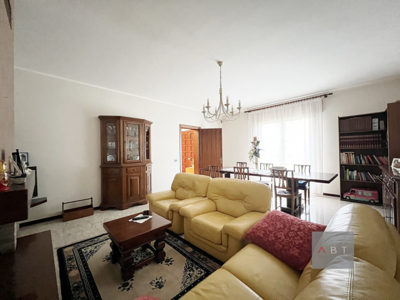 Situata nella frazione di San Giorgio in Brenta, casa singola composta di: ingresso, soggiorno, c...