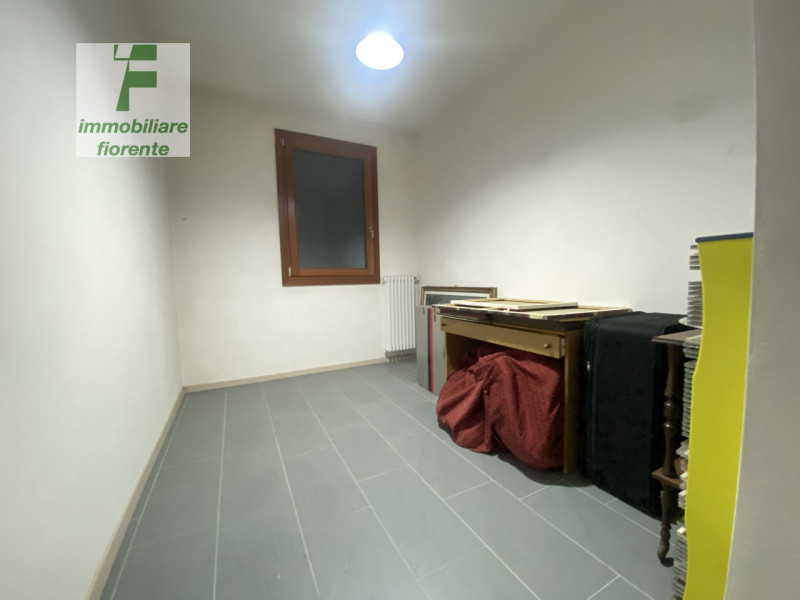 CENTRALISSIMA...RECENTE MOLTO CARINA, IMPECCABILE, ABITABILE DA SUBITO, PORZIONE CENTRALE di CASA...