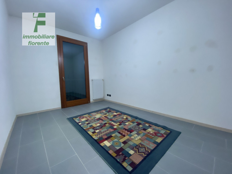 CENTRALISSIMA...RECENTE MOLTO CARINA, IMPECCABILE, ABITABILE DA SUBITO, PORZIONE CENTRALE di CASA...