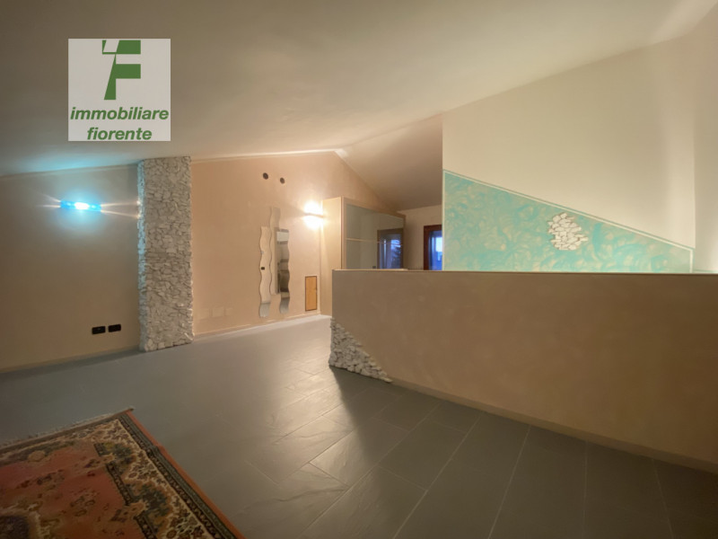 CENTRALISSIMA...RECENTE MOLTO CARINA, IMPECCABILE, ABITABILE DA SUBITO, PORZIONE CENTRALE di CASA...