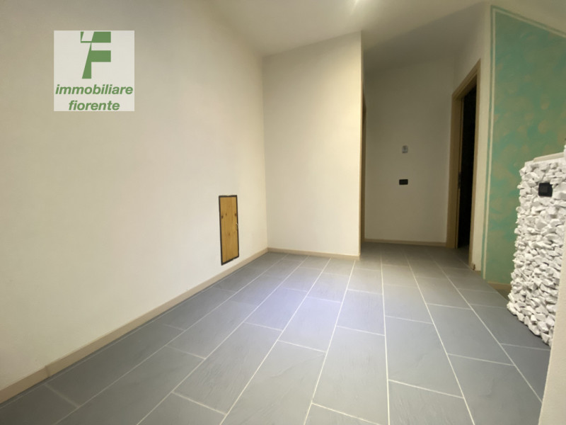 CENTRALISSIMA...RECENTE MOLTO CARINA, IMPECCABILE, ABITABILE DA SUBITO, PORZIONE CENTRALE di CASA...