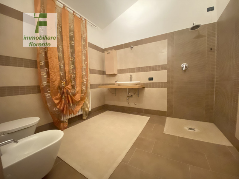 CENTRALISSIMA...RECENTE MOLTO CARINA, IMPECCABILE, ABITABILE DA SUBITO, PORZIONE CENTRALE di CASA...