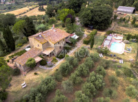 Bellissimo agriturismo con 58 ha di terreno biologico, collina pomarance, pisa