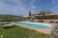 Bellissimo agriturismo con 58 ha di terreno biologico, collina pomarance, pisa