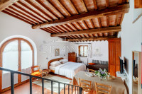 Bellissimo agriturismo con 58 ha di terreno biologico, collina pomarance, pisa