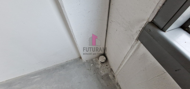 Dueville  rif.286MAT - tel. 0444310220  - 3403358378

In zona servita si vende laboratorio al pia...