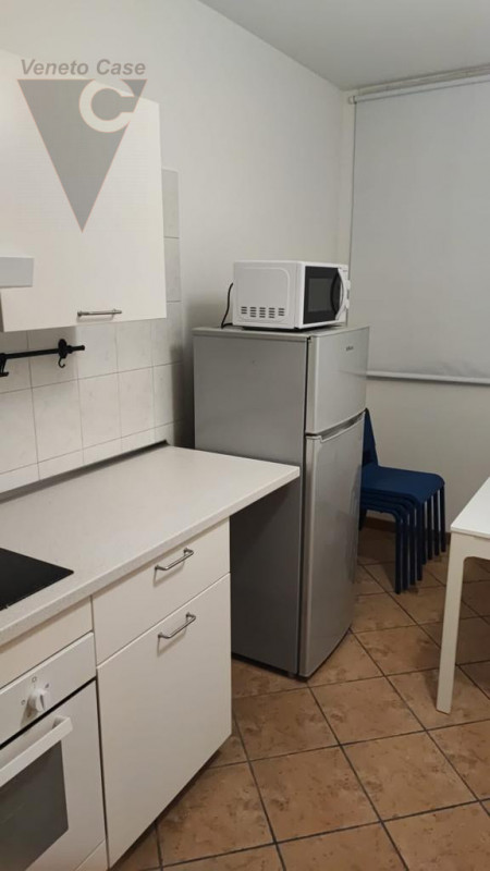 Disponibile da subito 1 posto letto in doppia ESCLUSIVAMENTE PER STUDENTI UNIVERSITARI MASCHI.
Ne...