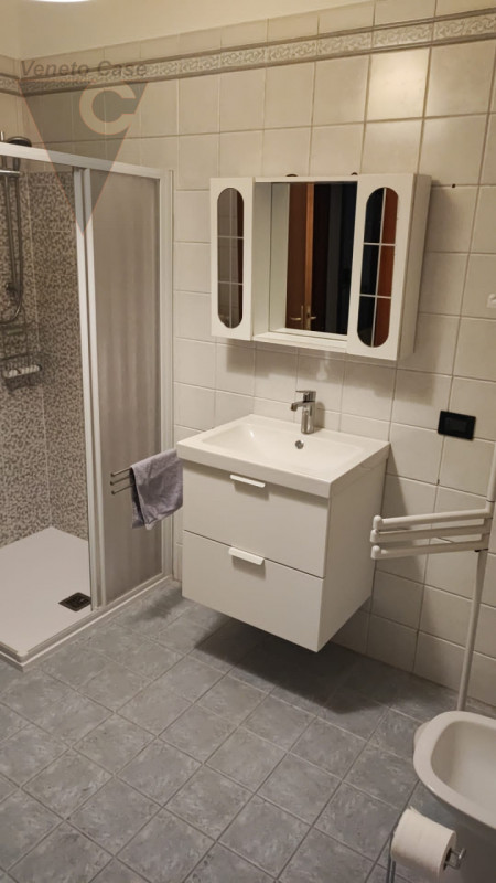 Disponibile da subito 1 posto letto in doppia ESCLUSIVAMENTE PER STUDENTI UNIVERSITARI MASCHI.
Ne...