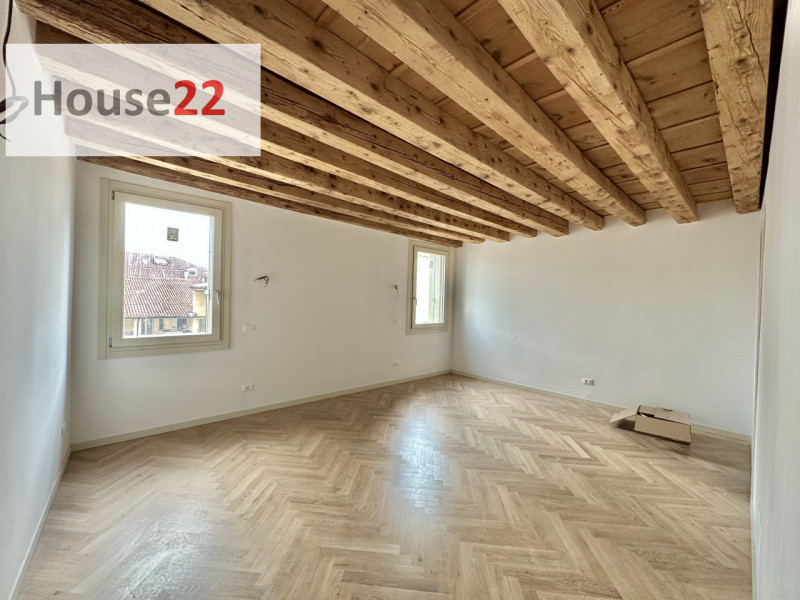 CENTRO STORICO VICENZA. In pieno centro storico ma allo stesso tempo lontano dai rumori, su picco...