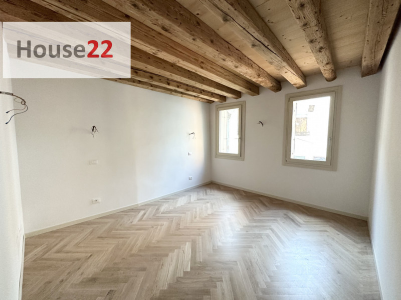 CENTRO STORICO VICENZA. In pieno centro storico ma allo stesso tempo lontano dai rumori, su picco...