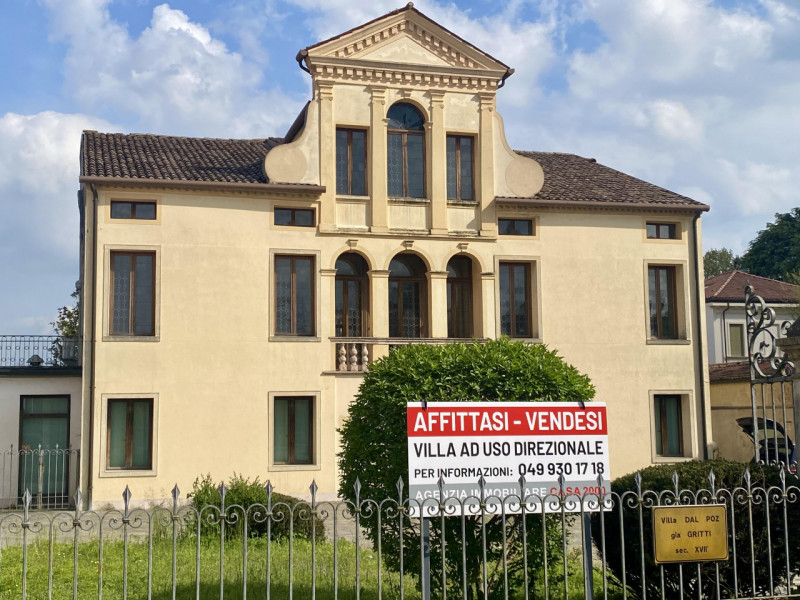 Benvenuti nella magnifica Villa Veneta del 1600, un gioiello storico nel cuore del centro di Camp...