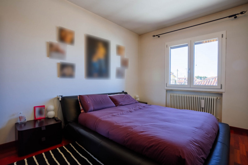 Vendesi, a pochissima distanza dal centro di Solesino, casa singola disposta su due livelli con g...