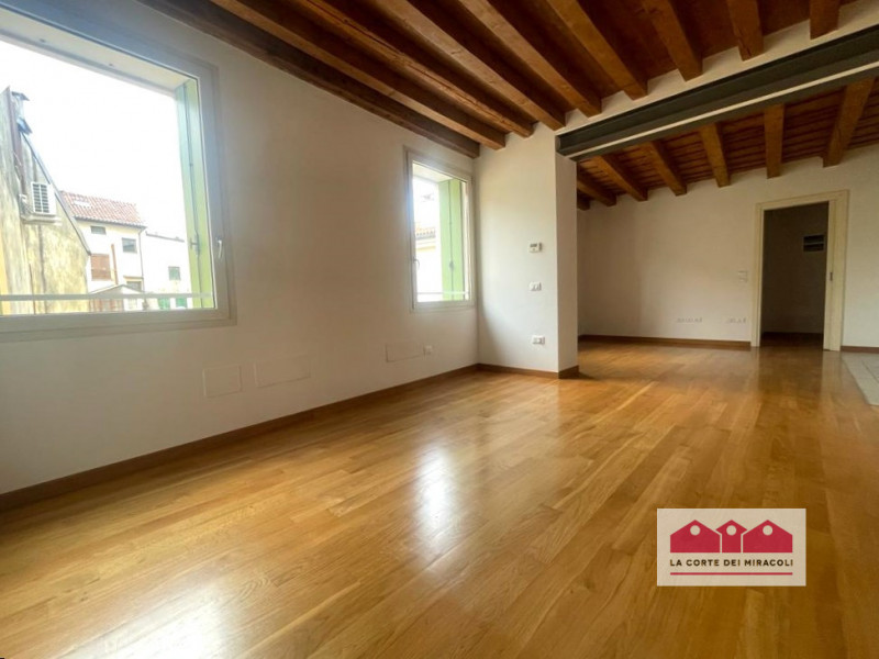 CENTRO DI VICENZA - SANTA CHIARA: IN ACCOGLIENTE ED ELEGANTE EDIFICIO RISTRUTTURATO, SPLENDIDO BI...
