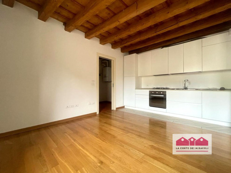 CENTRO DI VICENZA - SANTA CHIARA: IN ACCOGLIENTE ED ELEGANTE EDIFICIO RISTRUTTURATO, SPLENDIDO BI...