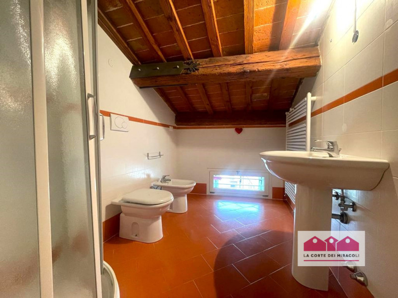 CENTRO DI VICENZA - SANTA CHIARA: IN ACCOGLIENTE ED ELEGANTE EDIFICIO RISTRUTTURATO, SPLENDIDO BI...