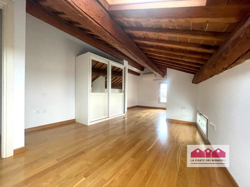 CENTRO DI VICENZA - SANTA CHIARA: IN ACCOGLIENTE ED ELEGANTE EDIFICIO RISTRUTTURATO, SPLENDIDO BI...
