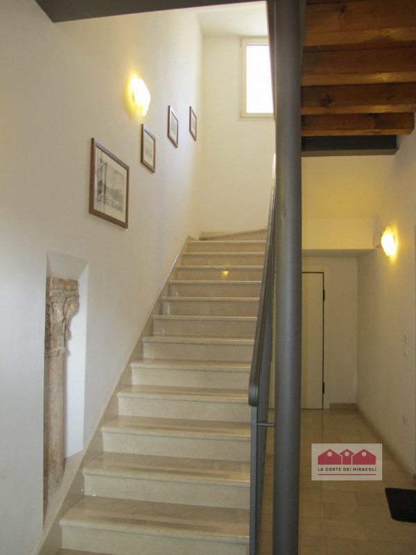 CENTRO DI VICENZA - SANTA CHIARA: IN ACCOGLIENTE ED ELEGANTE EDIFICIO RISTRUTTURATO, SPLENDIDO BI...