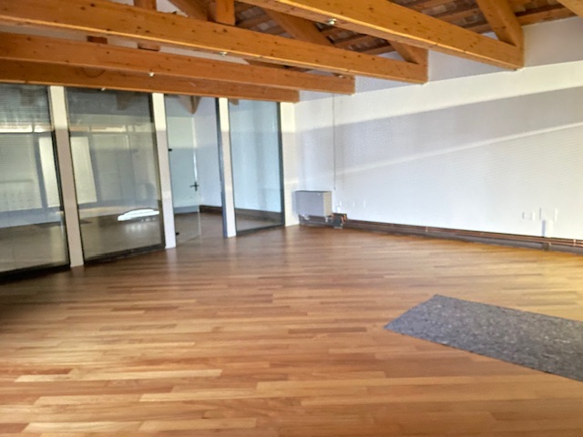 In pieno centro storico proponiamo in affitto un ufficio al primo piano.

Attualmente il locale è...