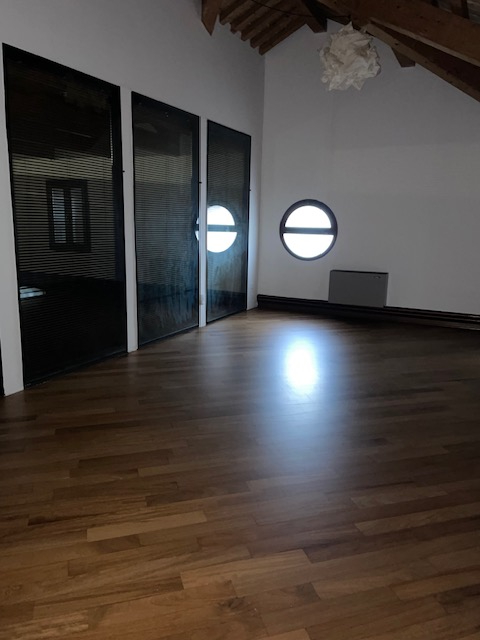 In pieno centro storico proponiamo in affitto un ufficio al primo piano.

Attualmente il locale è...