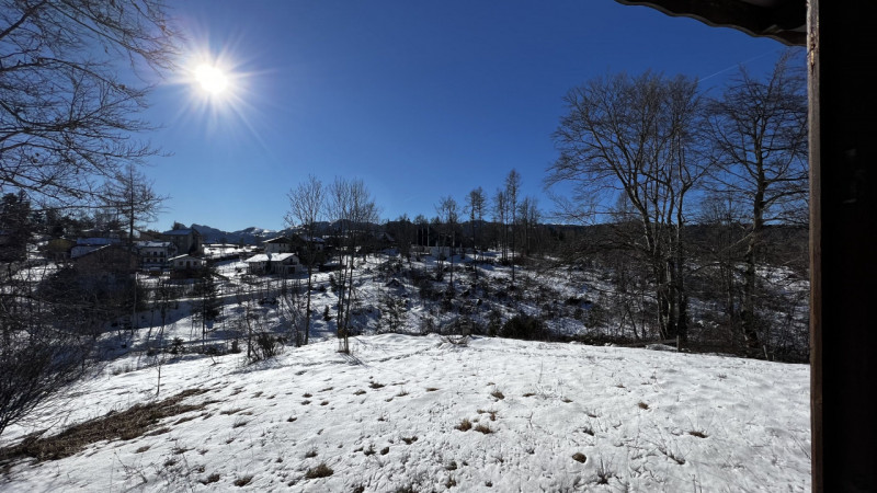 Mq 650

24  | 12 | garage doppio e 2 posti auto   e legnaia annessa

Giardino privato

Rif.: suo4...