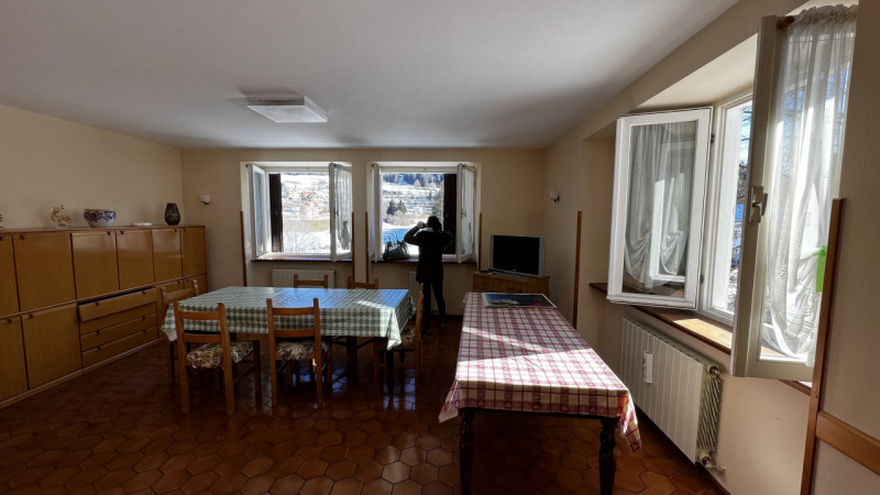 Mq 650

24  | 12 | garage doppio e 2 posti auto   e legnaia annessa

Giardino privato

Rif.: suo4...