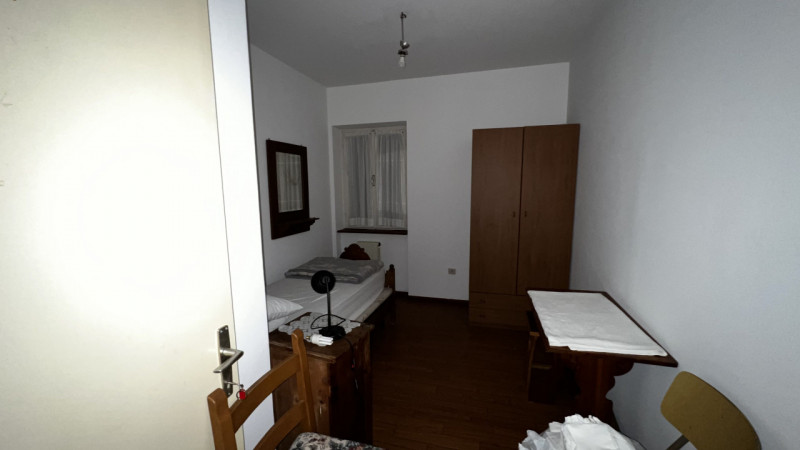 Mq 650

24  | 12 | garage doppio e 2 posti auto   e legnaia annessa

Giardino privato

Rif.: suo4...