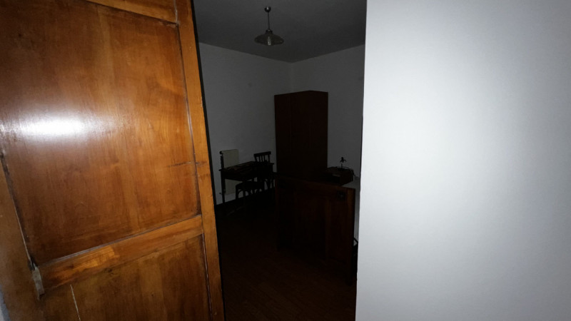 Mq 650

24  | 12 | garage doppio e 2 posti auto   e legnaia annessa

Giardino privato

Rif.: suo4...