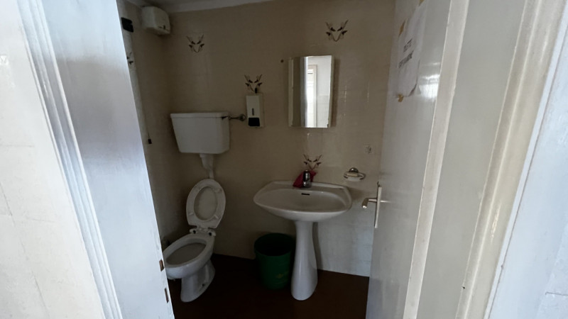 Mq 650

24  | 12 | garage doppio e 2 posti auto   e legnaia annessa

Giardino privato

Rif.: suo4...