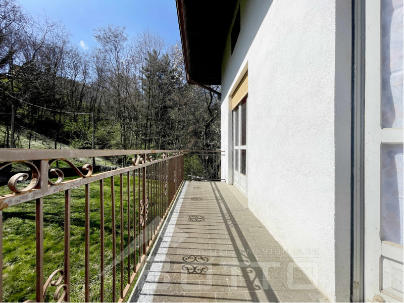 Semi-detached house for sale in Soriso, with garden