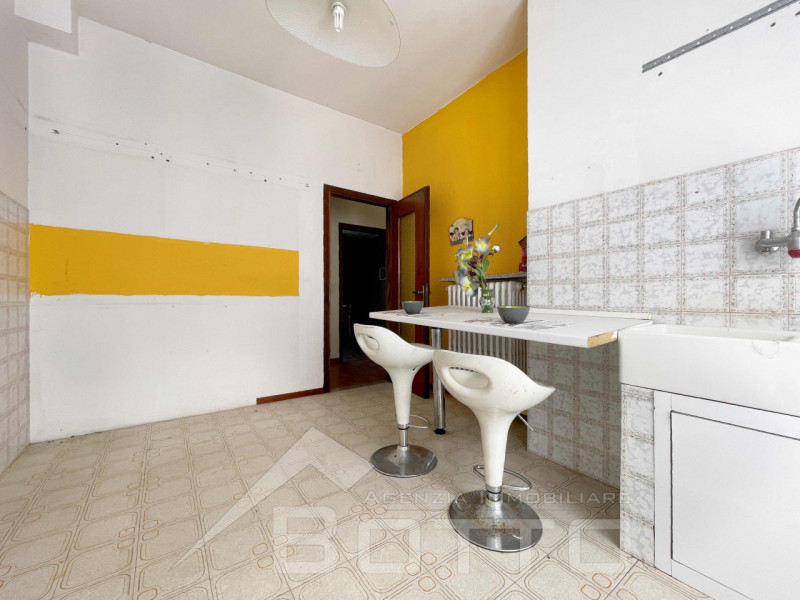 Semi-detached house for sale in Soriso, with garden