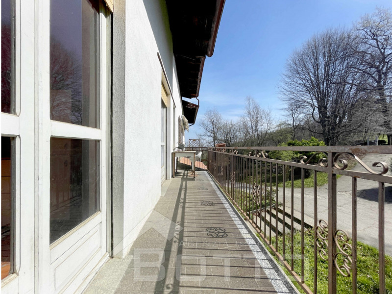 Semi-detached house for sale in Soriso, with garden