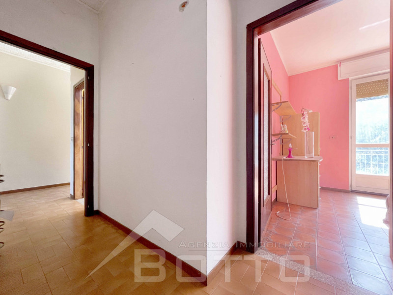 Semi-detached house for sale in Soriso, with garden