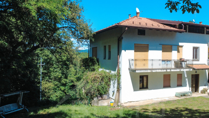 Semi-detached house for sale in Soriso, with garden