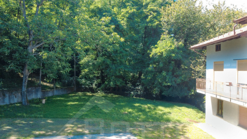 Semi-detached house for sale in Soriso, with garden