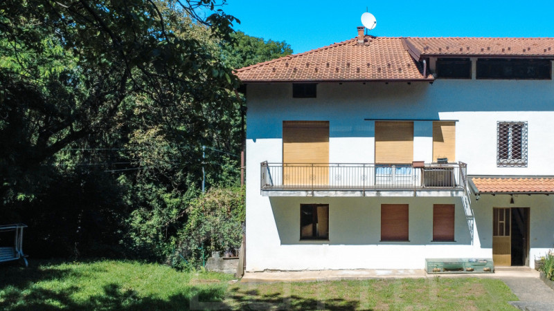 Semi-detached house for sale in Soriso, with garden