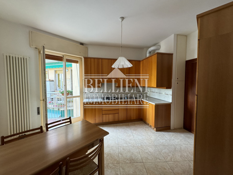 CENTRO STORICO: Situato in stabile centralissimo, proponiamo spazioso appartamento situato al sec...