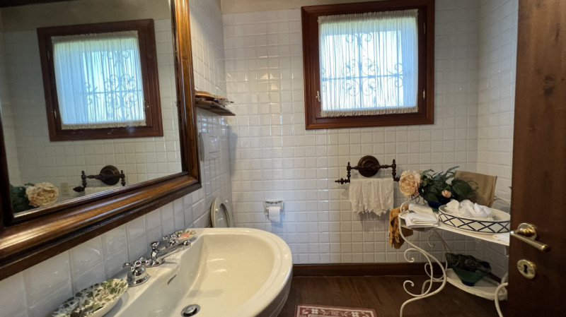 Rif R072 - ABANO TERME - Loc.  MONTEROSSO: Elegante proprietà nel comune di Abano Terme completam...