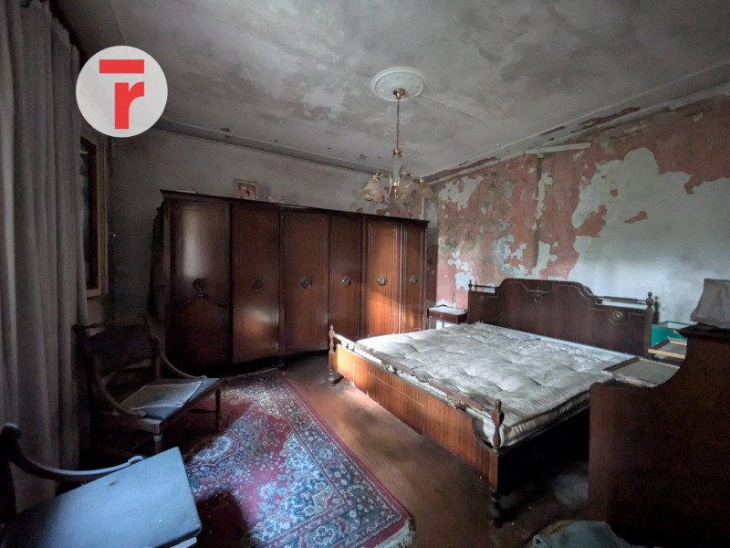 Cadoneghe - proponiamo in vendita porzione di bifamiliare dotata di ampio giardino sui 3 lati.

L...