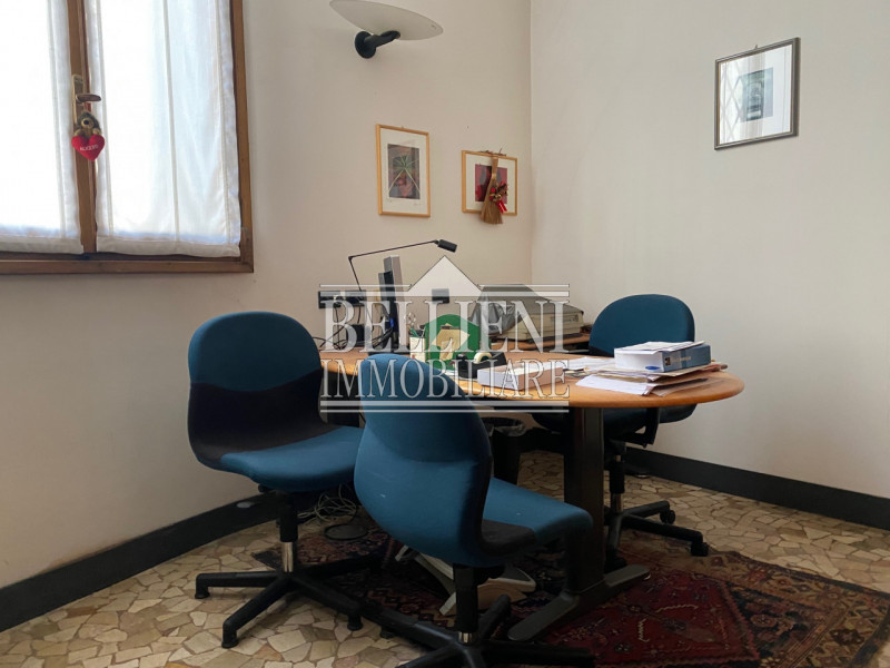 CENTRO STORICO - Nelle vicinanze di Piazza Poste di Vicenza, in un palazzo storico del '500, prop...