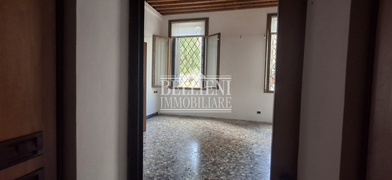 CENTRO STORICO - Nelle vicinanze di Piazza Poste di Vicenza, in un palazzo storico del '500, prop...