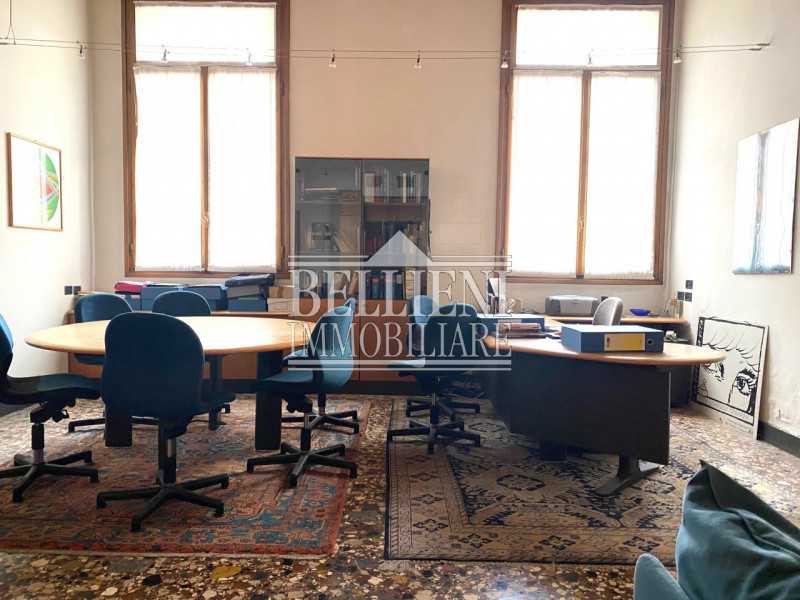 CENTRO STORICO - Nelle vicinanze di Piazza Poste di Vicenza, in un palazzo storico del '500, prop...