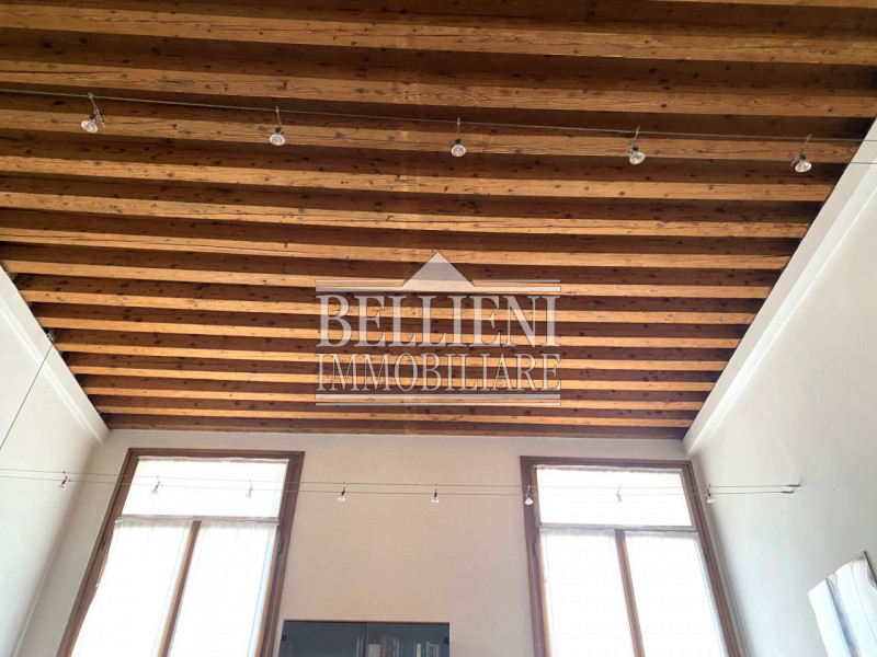 CENTRO STORICO - Nelle vicinanze di Piazza Poste di Vicenza, in un palazzo storico del '500, prop...