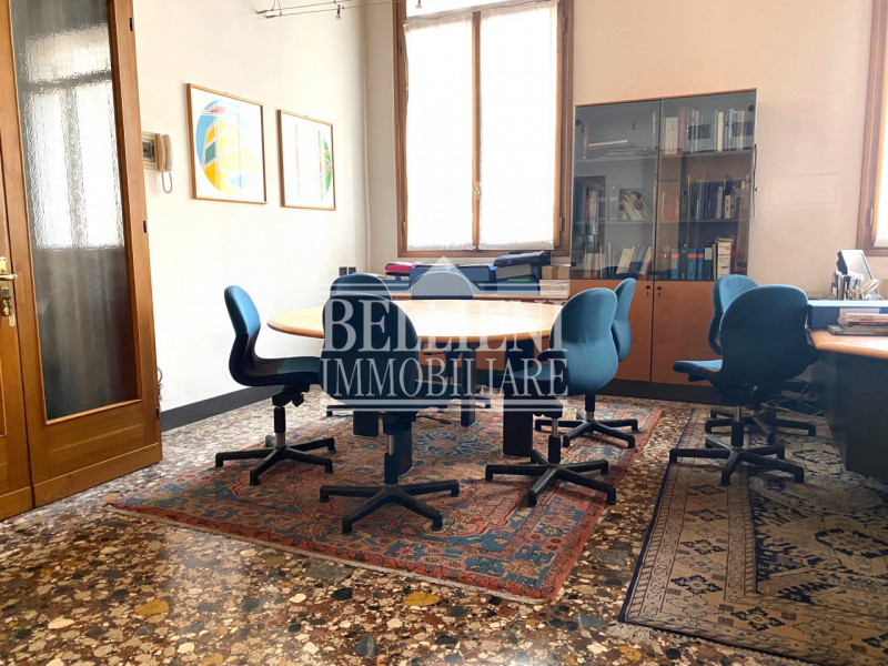 CENTRO STORICO - Nelle vicinanze di Piazza Poste di Vicenza, in un palazzo storico del '500, prop...