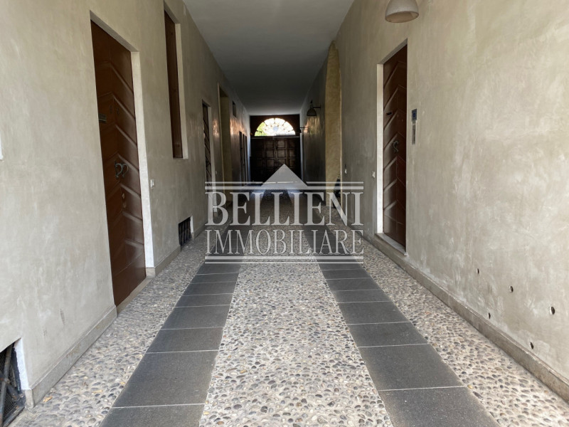 CENTRO STORICO - Nelle vicinanze di Piazza Poste di Vicenza, in un palazzo storico del '500, prop...