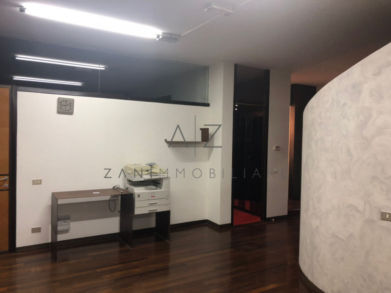 Per ulteriori informazioni:
Consulente immobiliare Sara 348/8560225 

Montebelluna, a due passi d...