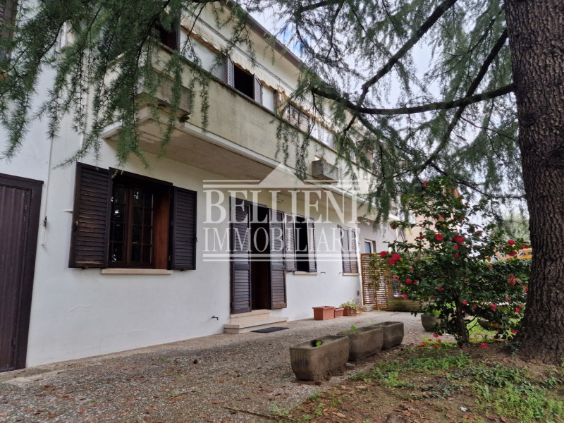 CALDOGNO - In zona ben servita e a breve distanza dal centro storico, proponiamo una villa indipe...