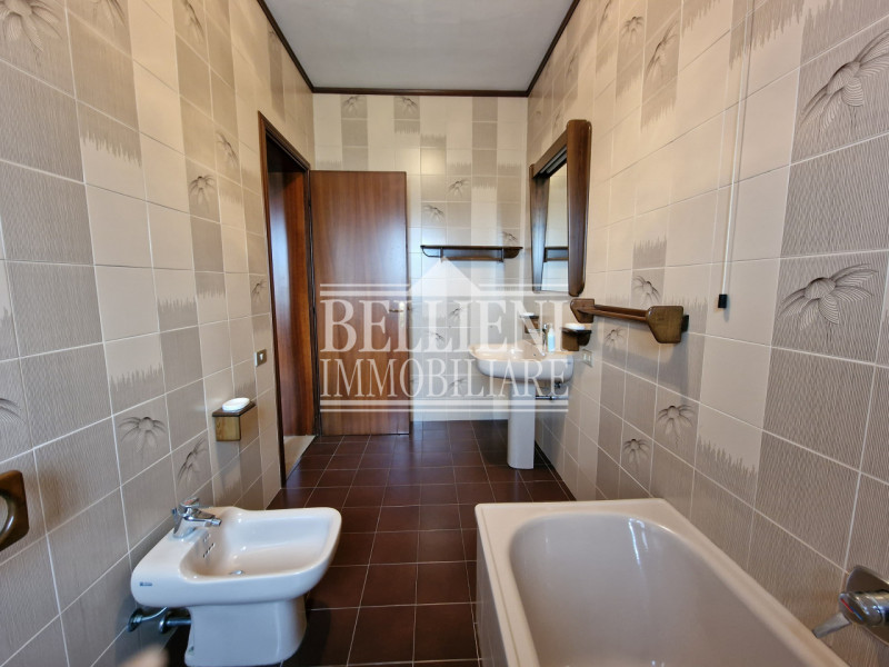 CALDOGNO - In zona ben servita e a breve distanza dal centro storico, proponiamo una villa indipe...