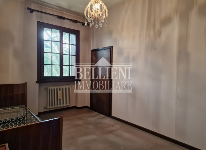 CALDOGNO - In zona ben servita e a breve distanza dal centro storico, proponiamo una villa indipe...