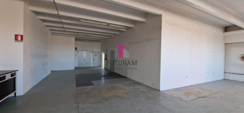 ABANO TERME - RIF. 299MAT  - TEL 0444310220

-Capannone a destinazione artigianale.
-Pertinenza c...