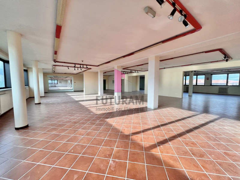 BASSANO DEL GRAPPA - RIF.18BRU-FUTURAM - PER INFO 0444/310220 - 392/9183796


SU STRADA AD ALTA P...